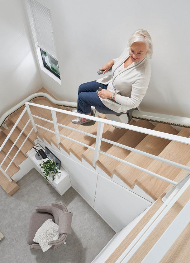 Straight vs Curved Stairlift: Which Do You Need?